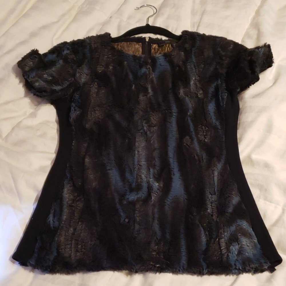 Furry BCBG top size is teal and black.
